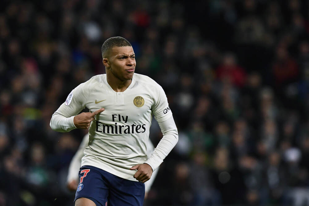 马克龙新年致辞：将干到任期“最后一秒”